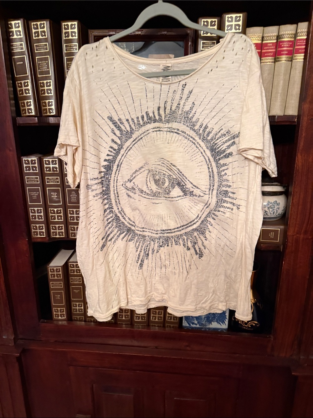 Magnolia Pearl Cream Tee Graphic rare. NWOT